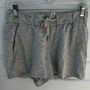 Lululemon On The Fly Short *2.5" Wee Are From Space Ice Grey Alpine White Size 6
